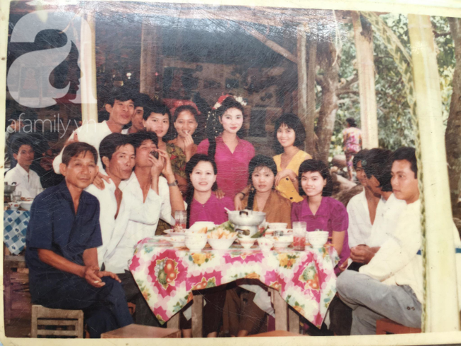 Đám cưới 25 năm trước của cô gái Đồng Tháp: Lấy anh hàng xóm vì được tặng trứng vịt mỗi ngày, không phải Rich kid nhưng đám cưới vẫn 'chất chơi' ngời ngời - 7 Đám cưới 25 năm trước của cô gái Đồng Tháp: Lấy anh hàng xóm vì được tặng trứng vịt mỗi ngày, không phải Rich kid nhưng đám cưới vẫn 'chất chơi' ngời ngời - 7