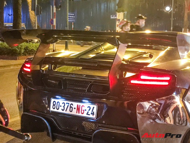 Đại gia Dương 'Kon' chở con đi dạo phố Hà Nội bằng siêu xe McLaren 650S Spider Liberty Walk độc nhất Việt Nam - 3 Đại gia Dương 'Kon' chở con đi dạo phố Hà Nội bằng siêu xe McLaren 650S Spider Liberty Walk độc nhất Việt Nam - 3