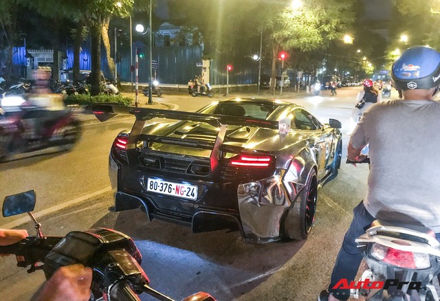 Đại gia Dương 'Kon' chở con đi dạo phố Hà Nội bằng siêu xe McLaren 650S Spider Liberty Walk độc nhất Việt Nam - 4 Đại gia Dương 'Kon' chở con đi dạo phố Hà Nội bằng siêu xe McLaren 650S Spider Liberty Walk độc nhất Việt Nam - 4