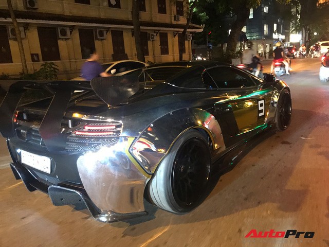 Đại gia Dương 'Kon' chở con đi dạo phố Hà Nội bằng siêu xe McLaren 650S Spider Liberty Walk độc nhất Việt Nam - 5 Đại gia Dương 'Kon' chở con đi dạo phố Hà Nội bằng siêu xe McLaren 650S Spider Liberty Walk độc nhất Việt Nam - 5