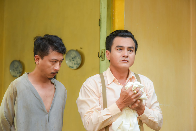 Cảnh nóng 18+ ở 'Tiếng sét trong mưa': Bà chủ cưỡng bức người hầu, màn ân ái phát ra tiếng làm ai cũng đỏ mặt Cảnh nóng 18+ ở 'Tiếng sét trong mưa': Bà chủ cưỡng bức người hầu, màn ân ái phát ra tiếng làm ai cũng đỏ mặt
