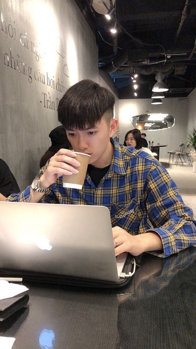 Thầy giáo tiếng Trung siêu cấp điển trai như oppa Hàn Quốc khiến hội chị em phát cuồng: Thông thạo 3 ngôn ngữ, start-up từ khi mới năm hai - 2 Thầy giáo tiếng Trung siêu cấp điển trai như oppa Hàn Quốc khiến hội chị em phát cuồng: Thông thạo 3 ngôn ngữ, start-up từ khi mới năm hai - 2