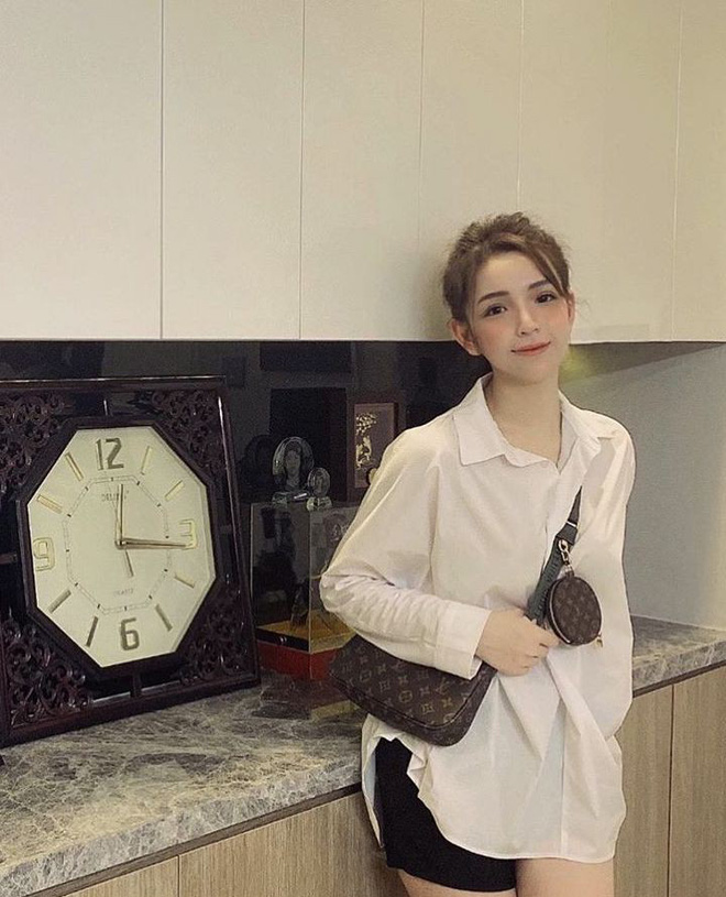 Hậu chia tay, tình cũ thiếu gia Phan Hoàng hình như đã có tình mới sang chảnh và chiều chuộng chẳng kém? - 4 Hậu chia tay, tình cũ thiếu gia Phan Hoàng hình như đã có tình mới sang chảnh và chiều chuộng chẳng kém? - 4