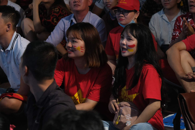 Hàng triệu CĐV vỡ òa khi Tiến Linh ghi bàn, Việt Nam dẫn trước Indonesia 3-0 - 1 Hàng triệu CĐV vỡ òa khi Tiến Linh ghi bàn, Việt Nam dẫn trước Indonesia 3-0 - 1