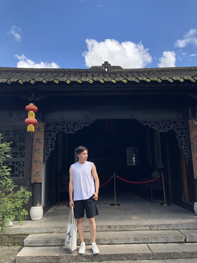 Thầy giáo tiếng Trung siêu cấp điển trai như oppa Hàn Quốc khiến hội chị em phát cuồng: Thông thạo 3 ngôn ngữ, start-up từ khi mới năm hai - 5 Thầy giáo tiếng Trung siêu cấp điển trai như oppa Hàn Quốc khiến hội chị em phát cuồng: Thông thạo 3 ngôn ngữ, start-up từ khi mới năm hai - 5