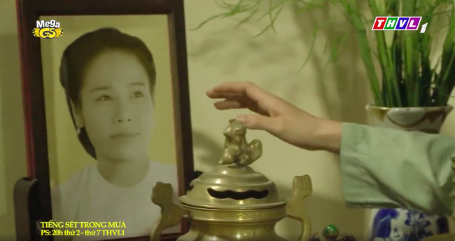 'Tiếng sét trong mưa': Vỡ òa khi Thị Bình - Nhật Kim Anh ôm di ảnh, khóc nghẹn nhận ra Khải Duy cả đời chỉ yêu cô - 2 'Tiếng sét trong mưa': Vỡ òa khi Thị Bình - Nhật Kim Anh ôm di ảnh, khóc nghẹn nhận ra Khải Duy cả đời chỉ yêu cô - 2