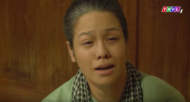 'Tiếng sét trong mưa': Vỡ òa khi Thị Bình - Nhật Kim Anh ôm di ảnh, khóc nghẹn nhận ra Khải Duy cả đời chỉ yêu cô - 8 'Tiếng sét trong mưa': Vỡ òa khi Thị Bình - Nhật Kim Anh ôm di ảnh, khóc nghẹn nhận ra Khải Duy cả đời chỉ yêu cô - 8