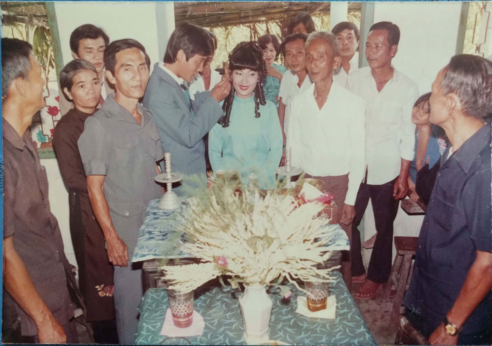 31 năm trước uống một cốc nước mía bên đường, người đàn ông mê luôn cô bán hàng, diễn một 'cú lừa' rồi thành công cưới về làm vợ - 3 31 năm trước uống một cốc nước mía bên đường, người đàn ông mê luôn cô bán hàng, diễn một 'cú lừa' rồi thành công cưới về làm vợ - 3