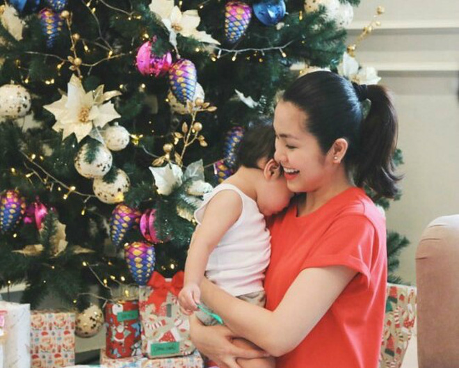 Tăng Thanh Hà khoe khoảnh khắc cực tình cảm bên cạnh con trai, hé lộ cận khuôn mặt bé: Soái ca tương lai đây rồi! - 3 Tăng Thanh Hà khoe khoảnh khắc cực tình cảm bên cạnh con trai, hé lộ cận khuôn mặt bé: Soái ca tương lai đây rồi! - 3