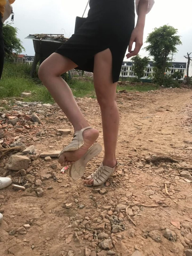 Trà (Hoa hồng trên ngực trái): Lần đầu bật mí pha đứt giày kinh điển, cắt tóc ngắn để thách thức bản thân chứ không phải vì thoát vai tiểu tam - 9 Trà (Hoa hồng trên ngực trái): Lần đầu bật mí pha đứt giày kinh điển, cắt tóc ngắn để thách thức bản thân chứ không phải vì thoát vai tiểu tam - 9