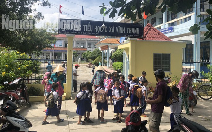 Xác định được giáo viên ném vở học sinh xuống nền gạch gây bức xúc Xác định được giáo viên ném vở học sinh xuống nền gạch gây bức xúc