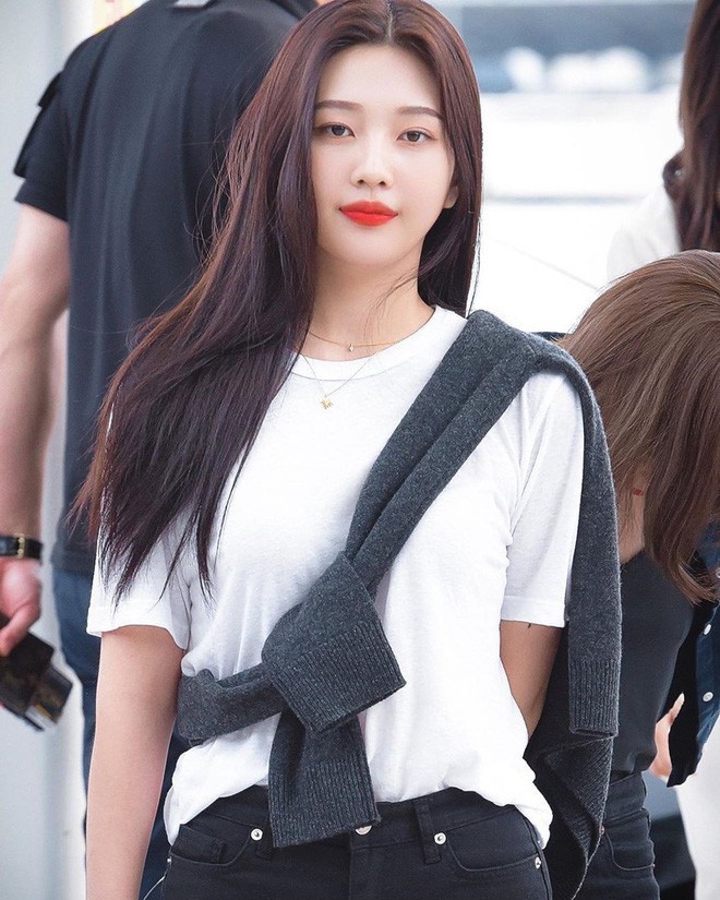 4 kiểu diện cardigan 'càn quét' sân bay của idol Hàn: Các nàng chớ bỏ qua khi mùa lạnh dần đến - 16 4 kiểu diện cardigan 'càn quét' sân bay của idol Hàn: Các nàng chớ bỏ qua khi mùa lạnh dần đến - 16