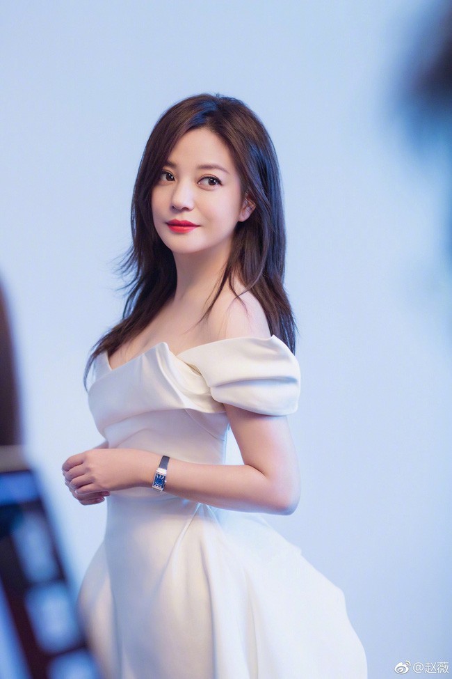 Bất ngờ với hình ảnh của Triệu Vy vào 21 năm trước và hiện tại: Lộ dấu hiệu tuổi tác nhưng vẫn đẹp - 7 Bất ngờ với hình ảnh của Triệu Vy vào 21 năm trước và hiện tại: Lộ dấu hiệu tuổi tác nhưng vẫn đẹp - 7