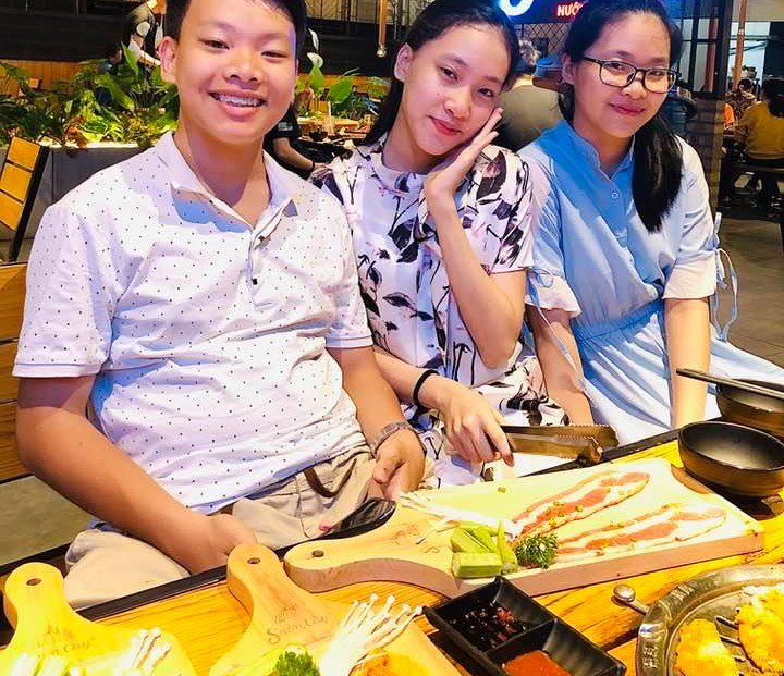 40 tuổi mới lấy vợ, nghệ sĩ Đức Hải làm bố 4 con, 3 bé sau thật đặc biệt - 2 40 tuổi mới lấy vợ, nghệ sĩ Đức Hải làm bố 4 con, 3 bé sau thật đặc biệt - 2