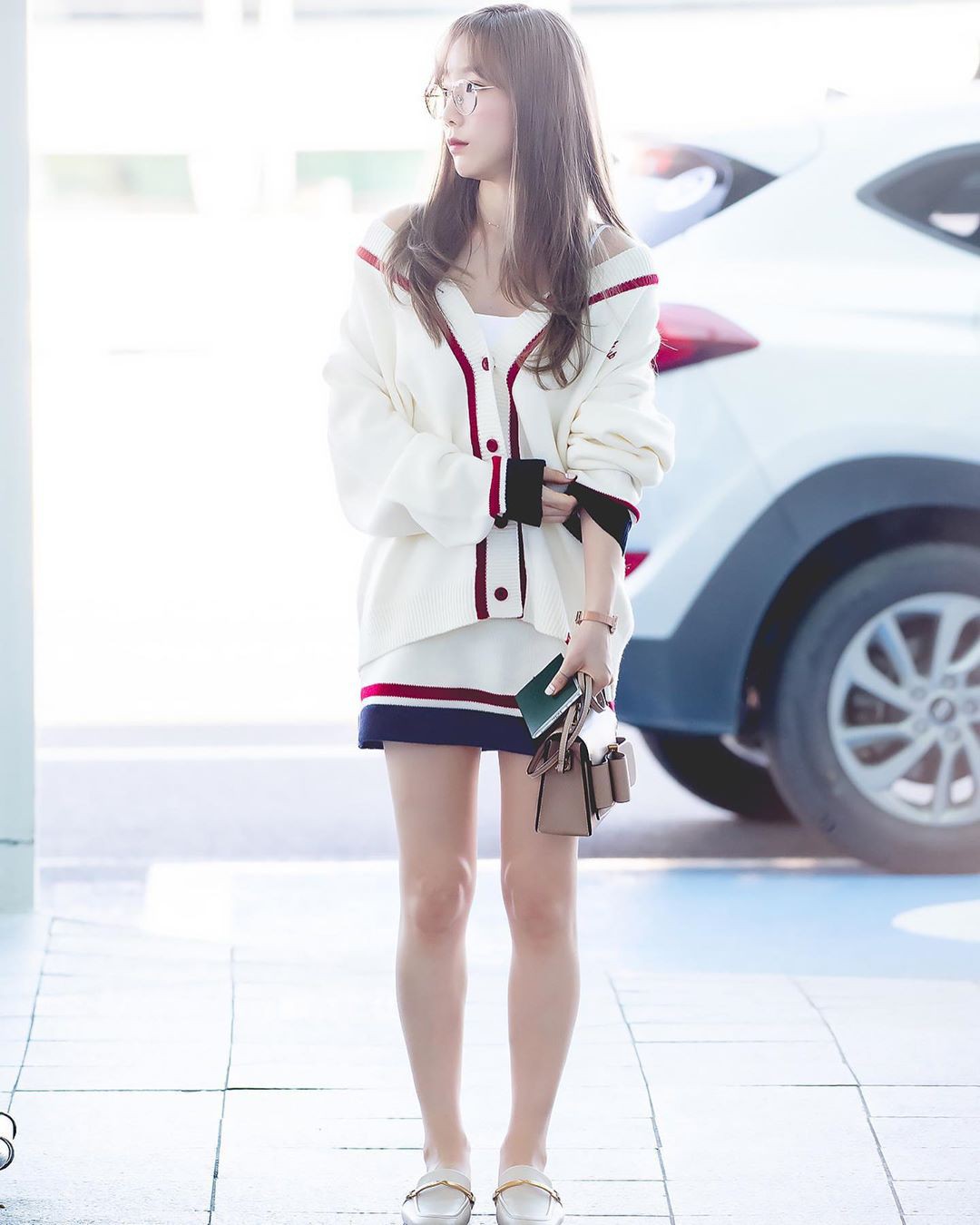 4 kiểu diện cardigan 'càn quét' sân bay của idol Hàn: Các nàng chớ bỏ qua khi mùa lạnh dần đến 4 kiểu diện cardigan 'càn quét' sân bay của idol Hàn: Các nàng chớ bỏ qua khi mùa lạnh dần đến