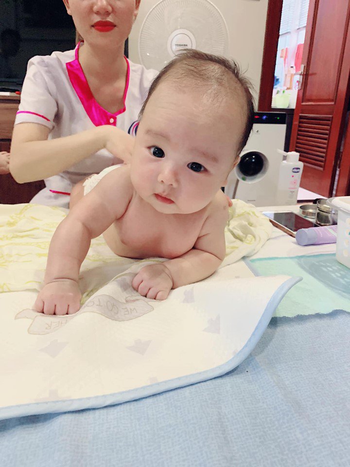 "Hoa hậu khả ái" gốc Thái Nguyên lại yêu Hot boy cảnh sát, con đầu lòng ai cũng trầm trồ - 4 "Hoa hậu khả ái" gốc Thái Nguyên lại yêu Hot boy cảnh sát, con đầu lòng ai cũng trầm trồ - 4