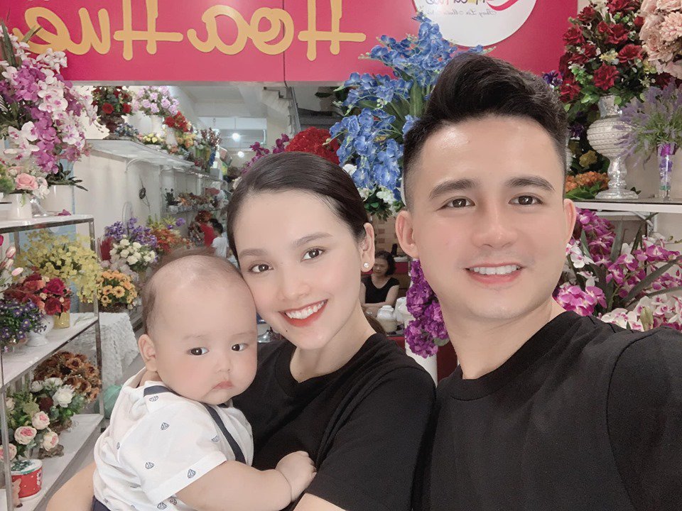 "Hoa hậu khả ái" gốc Thái Nguyên lại yêu Hot boy cảnh sát, con đầu lòng ai cũng trầm trồ - 7 "Hoa hậu khả ái" gốc Thái Nguyên lại yêu Hot boy cảnh sát, con đầu lòng ai cũng trầm trồ - 7