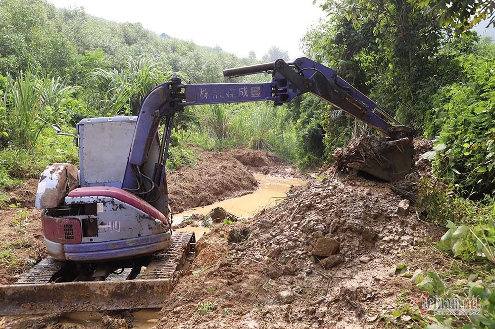 Mùi khủng khiếp ở đồi Mông, nơi xả thải xuống nhà máy nước sông Đà - 6 Mùi khủng khiếp ở đồi Mông, nơi xả thải xuống nhà máy nước sông Đà - 6