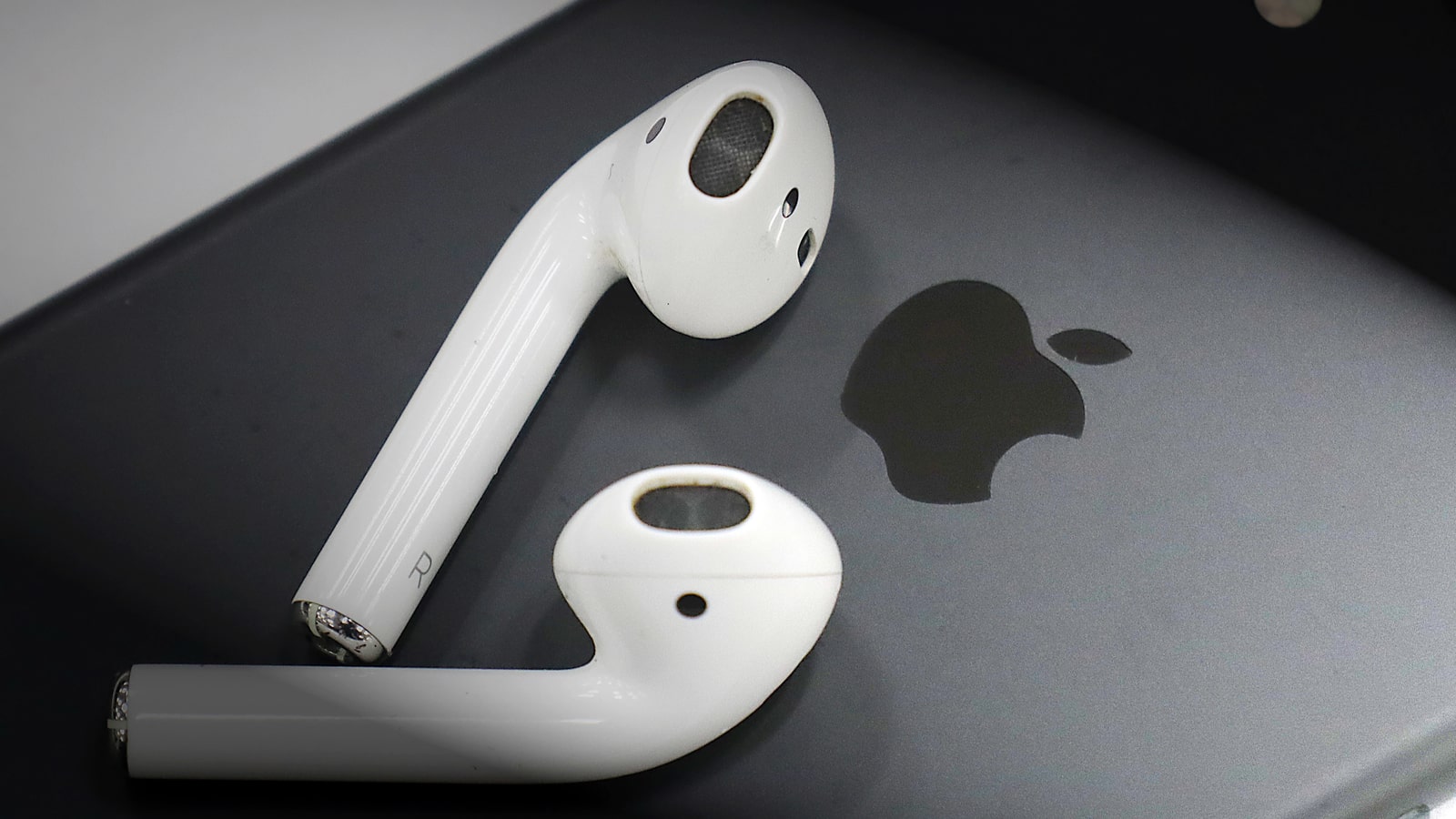 Apple có thể ra mắt AirPods Pro vào cuối tháng 10 tới - 1 Apple có thể ra mắt AirPods Pro vào cuối tháng 10 tới - 1