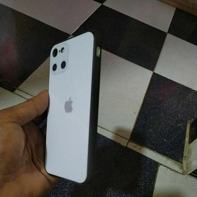 Trên tay miếng dán 'nâng cấp' iPhone XS thành iPhone 11 Pro: giá 80 nghìn thôi nhưng mà đừng mua - 9 Trên tay miếng dán 'nâng cấp' iPhone XS thành iPhone 11 Pro: giá 80 nghìn thôi nhưng mà đừng mua - 9