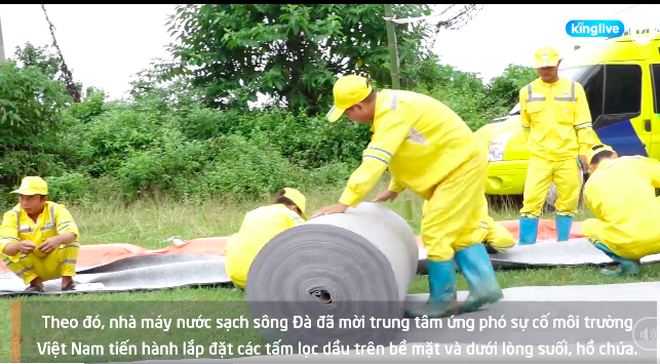 Clip: Gấp rút đặt màng lọc dầu thải, tiến hành nạo vét khu vực suối đầu nguồn của Nhà máy nước sông Đà Clip: Gấp rút đặt màng lọc dầu thải, tiến hành nạo vét khu vực suối đầu nguồn của Nhà máy nước sông Đà