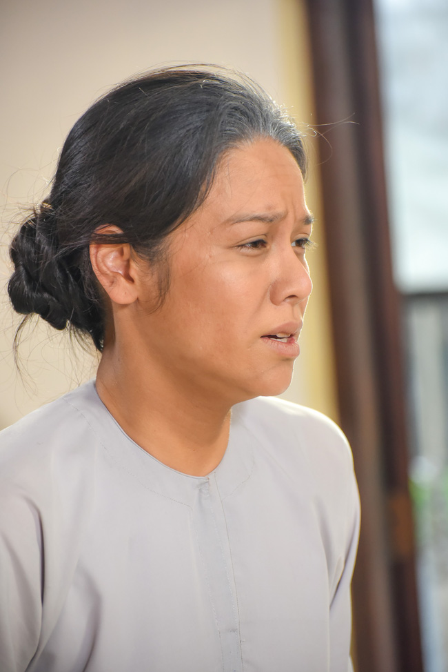 'Tiếng sét trong mưa': Lộ ảnh Thị Bình - Nhật Kim Anh quỳ gối, khóc đến sưng mắt khi gặp dì Bảy sau 24 năm - 4 'Tiếng sét trong mưa': Lộ ảnh Thị Bình - Nhật Kim Anh quỳ gối, khóc đến sưng mắt khi gặp dì Bảy sau 24 năm - 4
