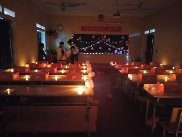 20/10 tặng mỗi bạn nữ trong lớp một đôi giày Nike, tính ra cũng mấy chục triệu, lớp học chất chơi nhất đây rồi - 5 20/10 tặng mỗi bạn nữ trong lớp một đôi giày Nike, tính ra cũng mấy chục triệu, lớp học chất chơi nhất đây rồi - 5