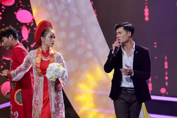 Cựu trưởng nhóm HKT bất ngờ bị fan nữ cưỡng hôn trên sóng truyền hình - 5 Cựu trưởng nhóm HKT bất ngờ bị fan nữ cưỡng hôn trên sóng truyền hình - 5