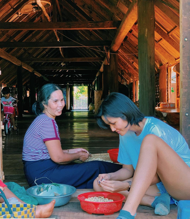 3 nàng hậu 'chẳng giống ai' của Vbiz: Người sơ sẩy là vướng thị phi, nể nhất là H’Hen Niê cứ rảnh là về quê cắt lúa mặc kệ showbiz - 14 3 nàng hậu 'chẳng giống ai' của Vbiz: Người sơ sẩy là vướng thị phi, nể nhất là H’Hen Niê cứ rảnh là về quê cắt lúa mặc kệ showbiz - 14