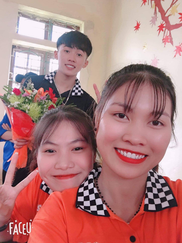 Chơi lớn tặng 40 nồi cơm điện ngày 20/10, các nam sinh khiến đám con gái bật ngửa vì thứ nhận được ở bên trong - 8 Chơi lớn tặng 40 nồi cơm điện ngày 20/10, các nam sinh khiến đám con gái bật ngửa vì thứ nhận được ở bên trong - 8