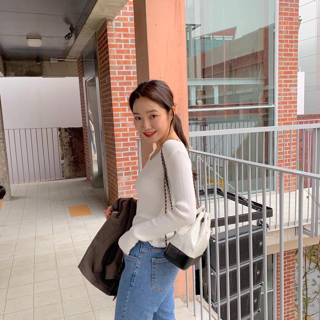 Trời se lạnh là phải lôi ngay áo dài tay nhẹ nhàng ra diện, chỉ cần mix cực đơn giản đã có cây đồ siêu xinh Trời se lạnh là phải lôi ngay áo dài tay nhẹ nhàng ra diện, chỉ cần mix cực đơn giản đã có cây đồ siêu xinh