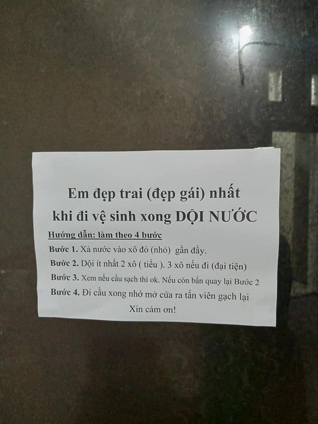 Sợ học sinh đi vệ sinh quên dội nước, thầy giáo viết mấy câu khiến ai cũng 'giật mình' ghi nhớ ngay - 1 Sợ học sinh đi vệ sinh quên dội nước, thầy giáo viết mấy câu khiến ai cũng 'giật mình' ghi nhớ ngay - 1