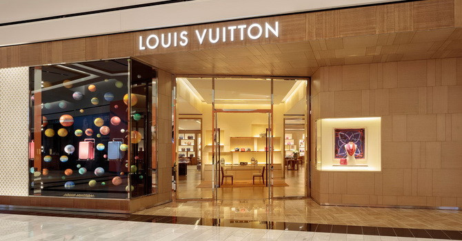 Louis Vuitton đã dọn đường cho việc bành trướng toàn cầu như thế nào? Louis Vuitton đã dọn đường cho việc bành trướng toàn cầu như thế nào?