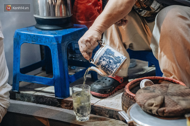 Chuyện 'chú lùn' 65 tuổi ở phố cổ Hà Nội: Nói tiếng Anh lưu loát, chinh phục đỉnh Fansipan và 2 lần đặt chân lên nước Mỹ - 2 Chuyện 'chú lùn' 65 tuổi ở phố cổ Hà Nội: Nói tiếng Anh lưu loát, chinh phục đỉnh Fansipan và 2 lần đặt chân lên nước Mỹ - 2