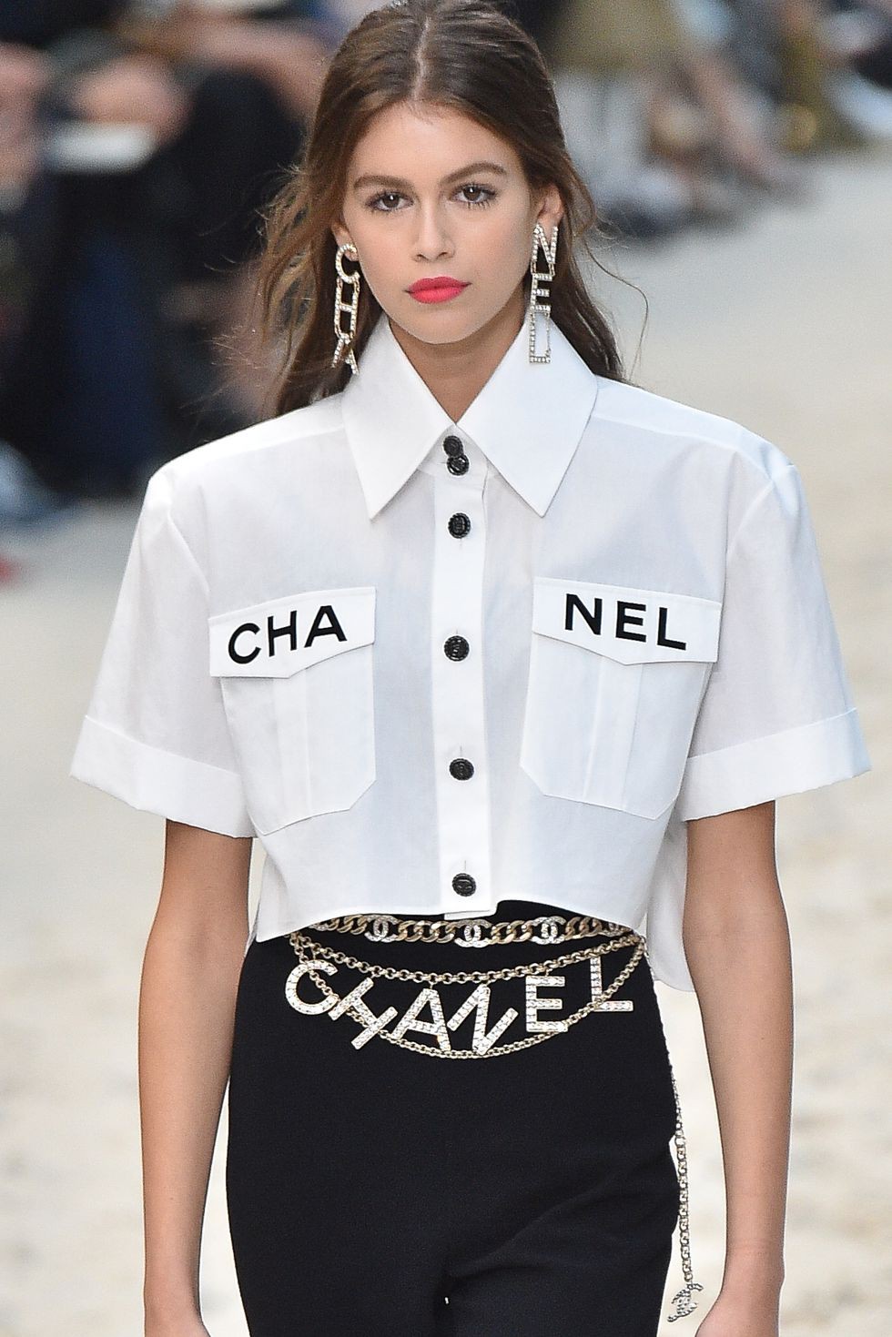 Ngược đời thật sự: Phượng Chanel đeo thắt lưng thì bị chê hết lời, 'mang' lên cổ đeo lại có cái kết hoàn toàn khác - 2 Ngược đời thật sự: Phượng Chanel đeo thắt lưng thì bị chê hết lời, 'mang' lên cổ đeo lại có cái kết hoàn toàn khác - 2