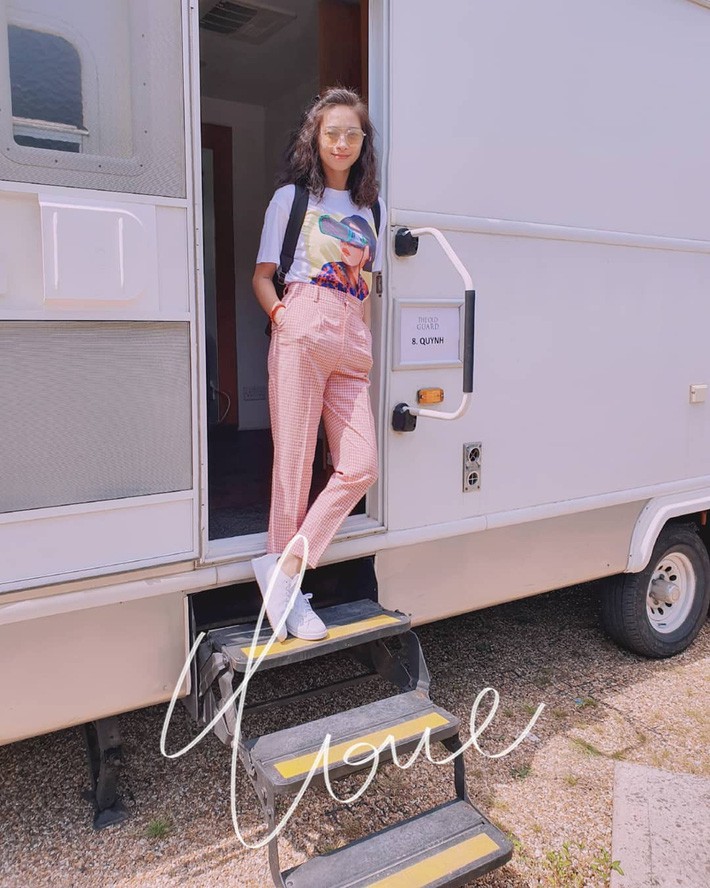 Ngô Thanh Vân bỗng 'sến lạ' với đồ tím hot trend, khác hẳn style cá tính như gái đôi mươi mọi khi - 2 Ngô Thanh Vân bỗng 'sến lạ' với đồ tím hot trend, khác hẳn style cá tính như gái đôi mươi mọi khi - 2