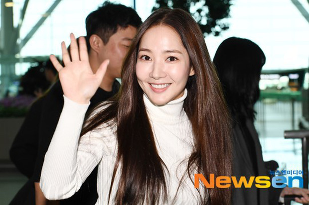 Lâu lắm mới lộ diện, 'nữ hoàng dao kéo' Park Min Young chỉ ăn diện sương sương mà cũng gây náo loạn vì xuất thần - 6 Lâu lắm mới lộ diện, 'nữ hoàng dao kéo' Park Min Young chỉ ăn diện sương sương mà cũng gây náo loạn vì xuất thần - 6