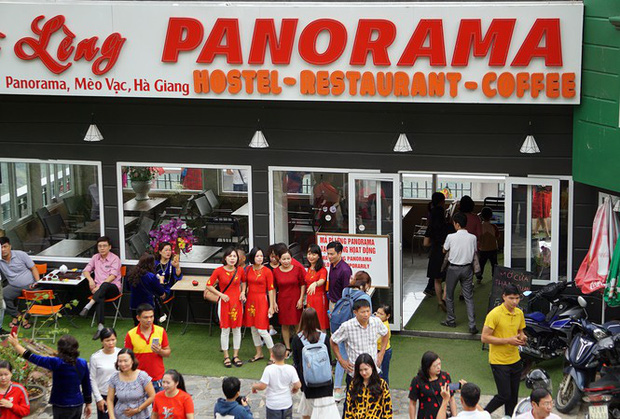 Hàng ngàn du khách 'check in' ở Panorama Mã Pì Lèng giữa lúc đình chỉ hoạt động Hàng ngàn du khách 'check in' ở Panorama Mã Pì Lèng giữa lúc đình chỉ hoạt động