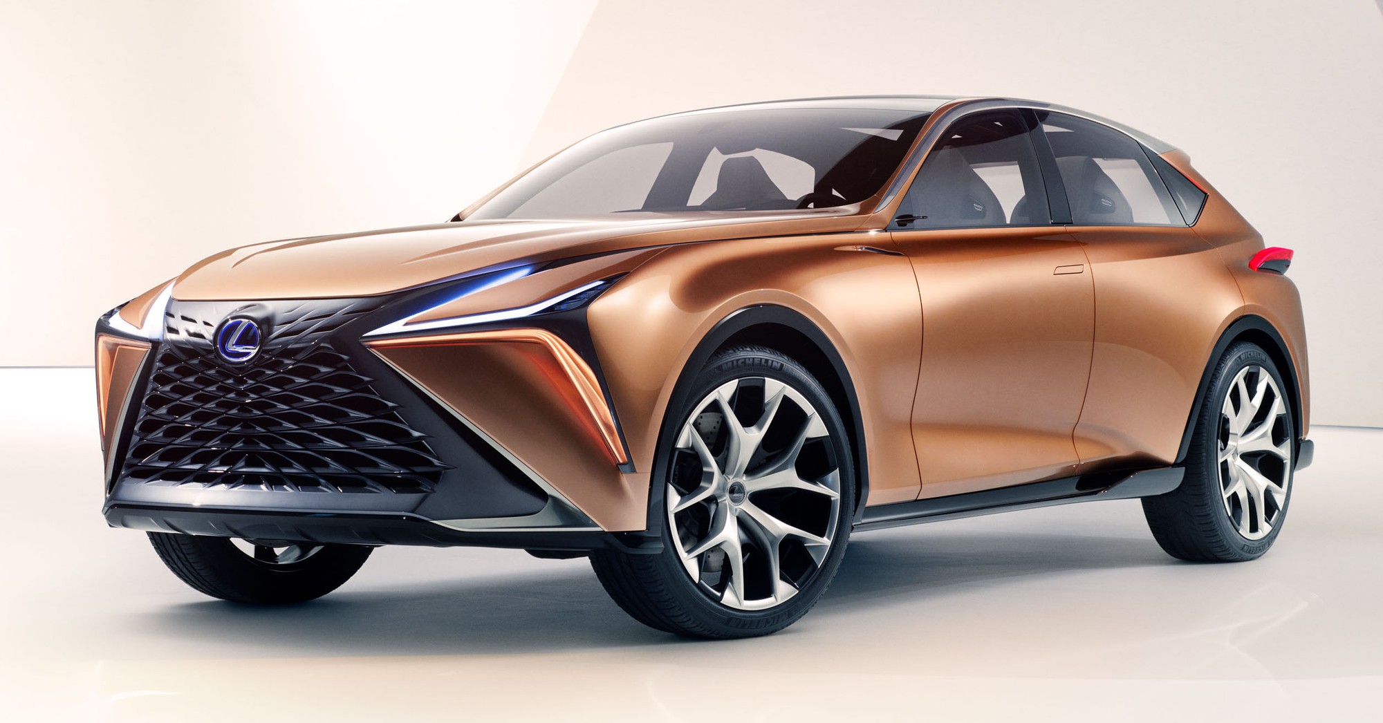 Lật mở những 'bom tấn' của Lexus tại Triển lãm ô tô Việt Nam 2019 - 4 Lật mở những 'bom tấn' của Lexus tại Triển lãm ô tô Việt Nam 2019 - 4