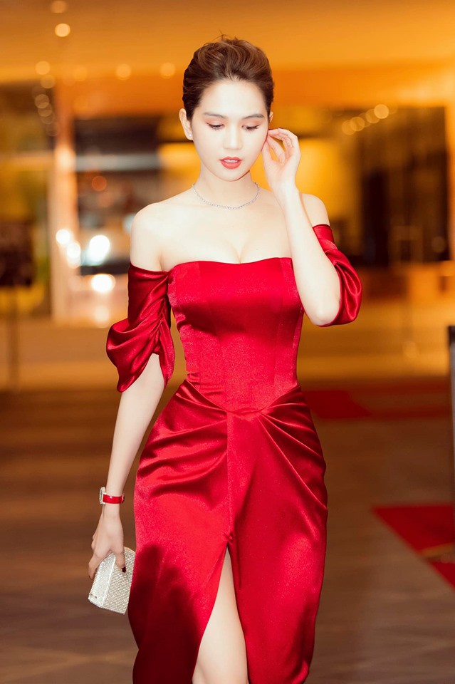Cùng là váy lụa nhưng chỉ cần Midu khéo chọn dáng váy thì sẽ không thể lộ 'vùng cấm địa', tiếc là cô không biết đến 4 tips này sớm hơn - 12 Cùng là váy lụa nhưng chỉ cần Midu khéo chọn dáng váy thì sẽ không thể lộ 'vùng cấm địa', tiếc là cô không biết đến 4 tips này sớm hơn - 12