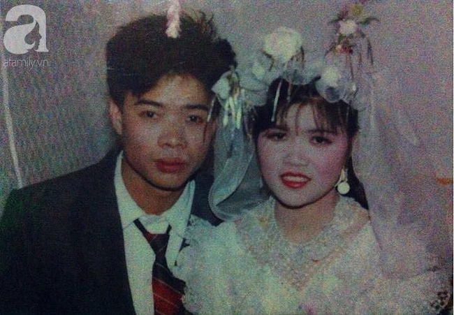 Nhờ một lần 'làm liều', thanh niên nhút nhát đã 'tán đổ' được cô gái xinh nổi tiếng và tấm ảnh cưới 26 năm trước hé lộ điều bất ngờ - 4 Nhờ một lần 'làm liều', thanh niên nhút nhát đã 'tán đổ' được cô gái xinh nổi tiếng và tấm ảnh cưới 26 năm trước hé lộ điều bất ngờ - 4
