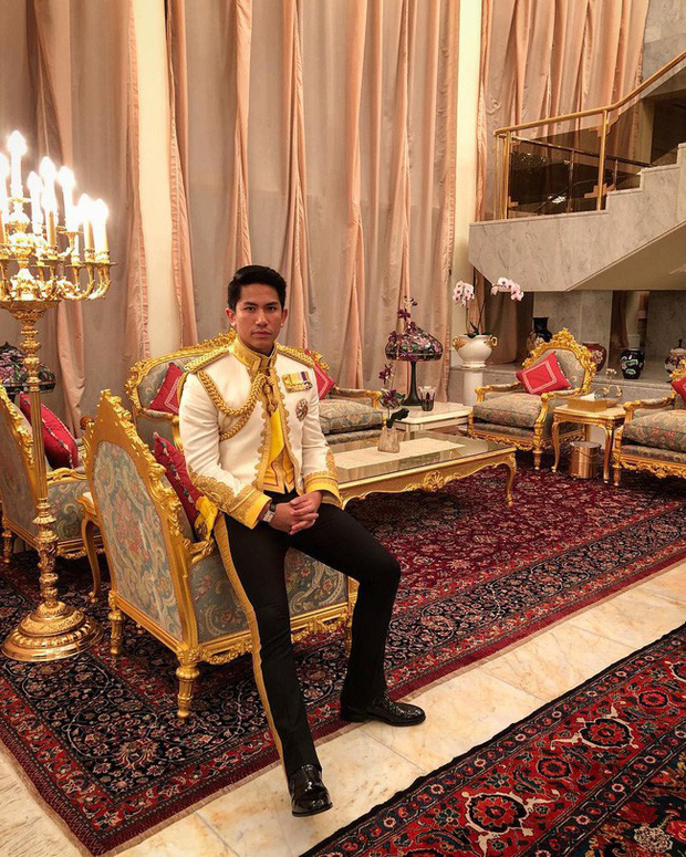 Dân mạng phát sốt với Hoàng tử Brunei lịch lãm trong Lễ đăng quang của Nhật hoàng Naruhito - 4 Dân mạng phát sốt với Hoàng tử Brunei lịch lãm trong Lễ đăng quang của Nhật hoàng Naruhito - 4