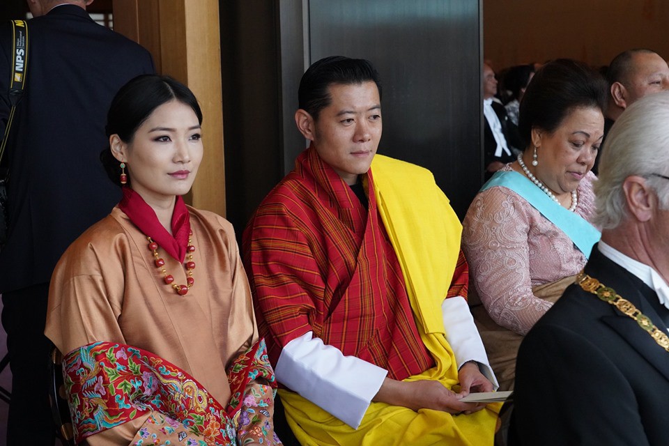 Cộng đồng mạng phát sốt với vẻ đẹp 'thoát tục' không góc chết của Hoàng hậu Bhutan ở Nhật Bản khi tham dự lễ đăng quang - 4 Cộng đồng mạng phát sốt với vẻ đẹp 'thoát tục' không góc chết của Hoàng hậu Bhutan ở Nhật Bản khi tham dự lễ đăng quang - 4