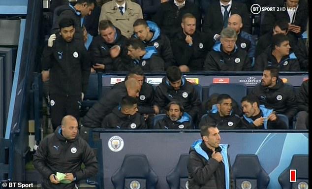 Guardiola sôi máu vì học trò bất tuân thượng lệnh Guardiola sôi máu vì học trò bất tuân thượng lệnh