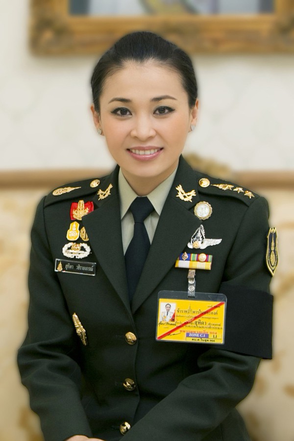 Đây chính là người phụ nữ quyền lực khiến Hoàng quý phi bị phế truất, 'thất sủng' trong mắt nhà vua Thái Lan - 5 Đây chính là người phụ nữ quyền lực khiến Hoàng quý phi bị phế truất, 'thất sủng' trong mắt nhà vua Thái Lan - 5