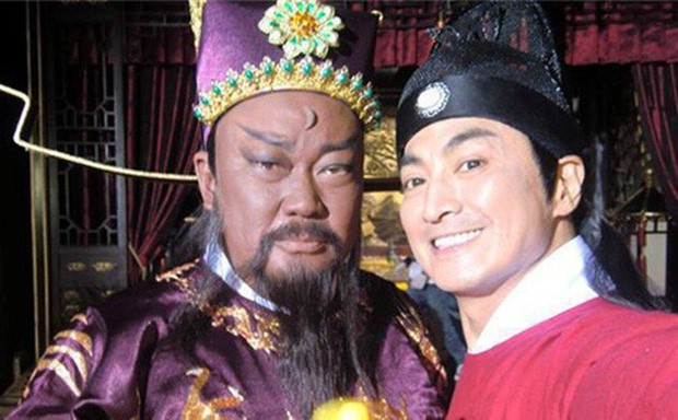 Bí quyết giúp 'Triển Chiêu' Hà Gia Kính dù đã 60 nhưng vẫn khiến chị em lóa mắt vì nhan sắc bất biến Bí quyết giúp 'Triển Chiêu' Hà Gia Kính dù đã 60 nhưng vẫn khiến chị em lóa mắt vì nhan sắc bất biến