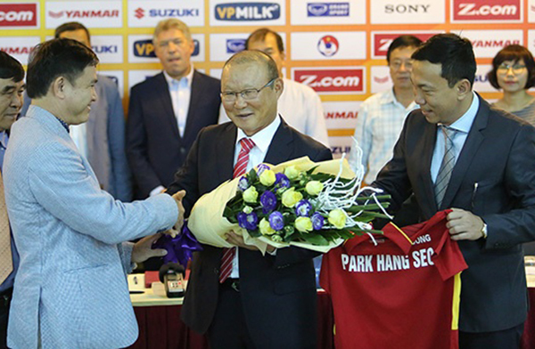 Tái ký hợp đồng với VFF, vô địch SEA Games 30 chỉ là một trong ba mục tiêu lớn của thầy Park Tái ký hợp đồng với VFF, vô địch SEA Games 30 chỉ là một trong ba mục tiêu lớn của thầy Park