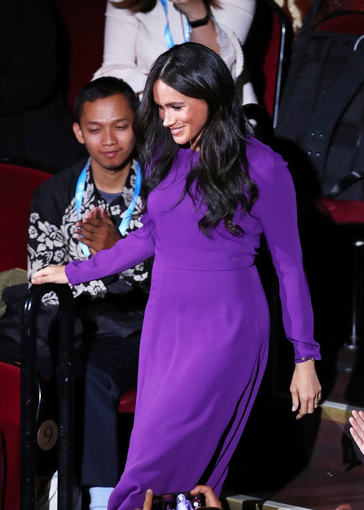 Công nương Meghan mặc lại váy cũ: Không sốc, nhưng đáng trầm trồ là vẻ ngoài sang hơn gấp trăm lần nhờ thay đổi kiểu tóc và cách mix&match - 5 Công nương Meghan mặc lại váy cũ: Không sốc, nhưng đáng trầm trồ là vẻ ngoài sang hơn gấp trăm lần nhờ thay đổi kiểu tóc và cách mix&match - 5