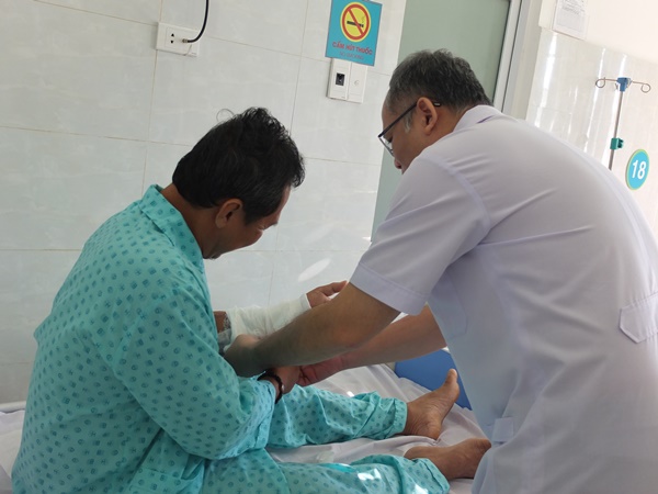Tái tạo dương vật cho bệnh nhân bị mất toàn bộ dương vật, tinh hoàn Tái tạo dương vật cho bệnh nhân bị mất toàn bộ dương vật, tinh hoàn