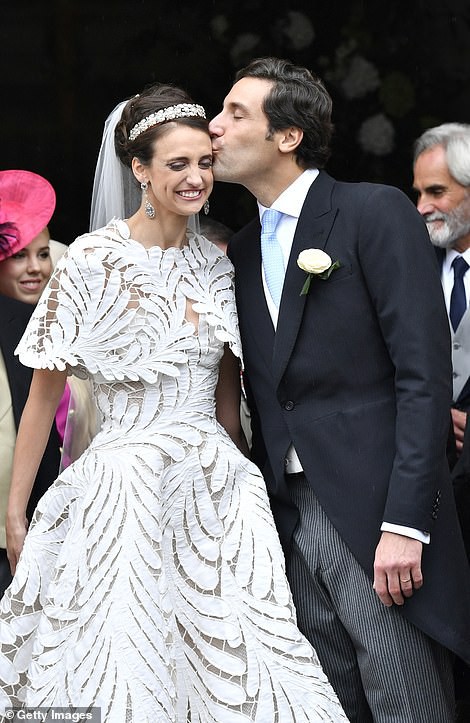 Vượt qua cả Kate Middleton hay Meghan Markle, đây chính là bộ váy cưới Hoàng gia sexy nhất mọi thời đại - 5 Vượt qua cả Kate Middleton hay Meghan Markle, đây chính là bộ váy cưới Hoàng gia sexy nhất mọi thời đại - 5